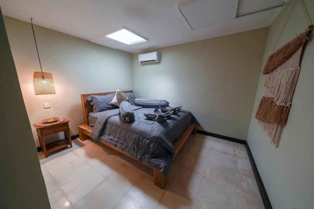 Villa Chandi 2 - Legian - Seminyak - 5 Bedroom 4 Bathroom Villa - Great Location ! 0*,